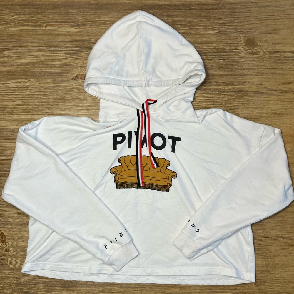 FRIENDS. White cropped hooded sweater. L.
